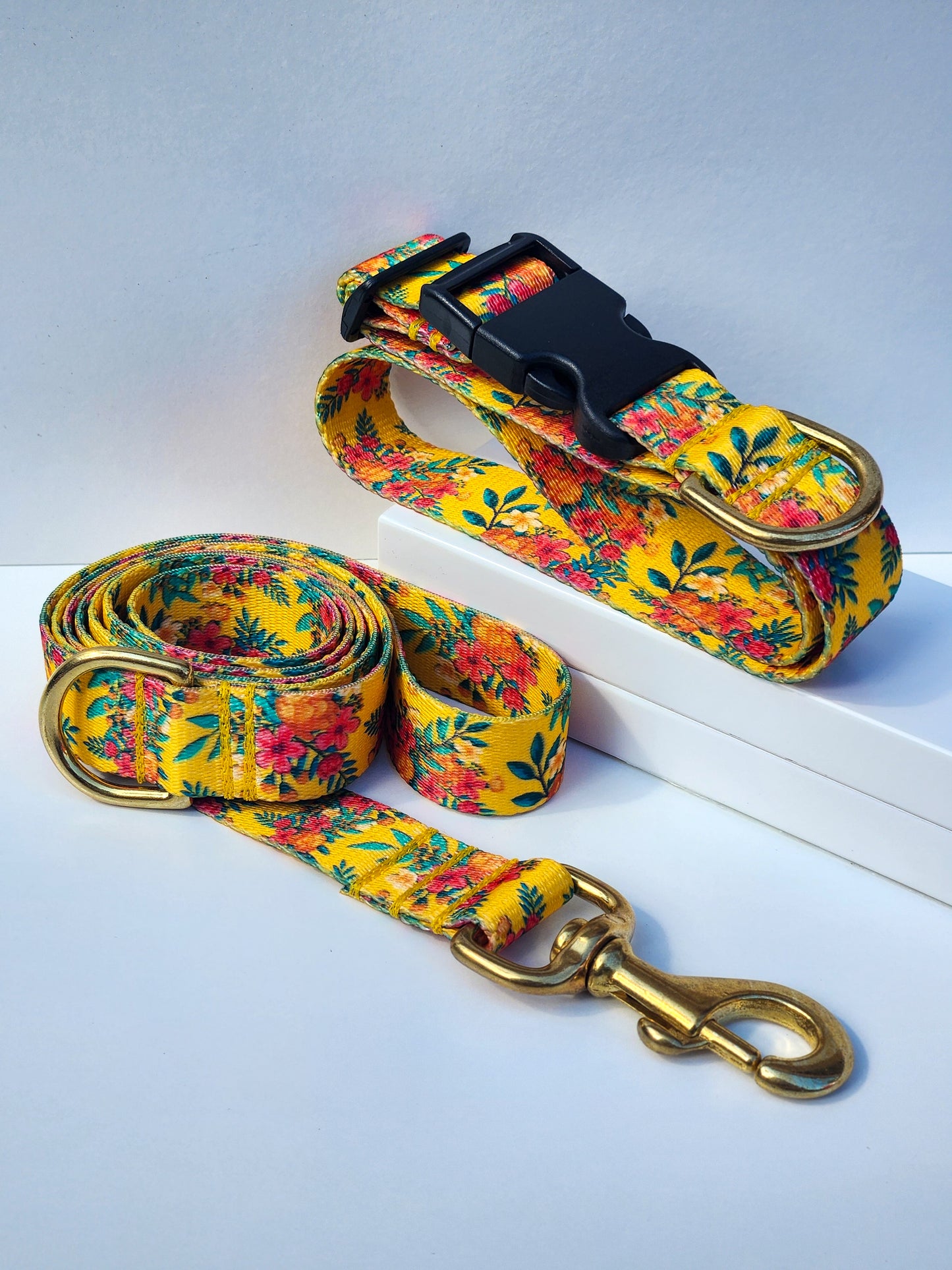 Yellow Hawaiian Collar + Lead Set