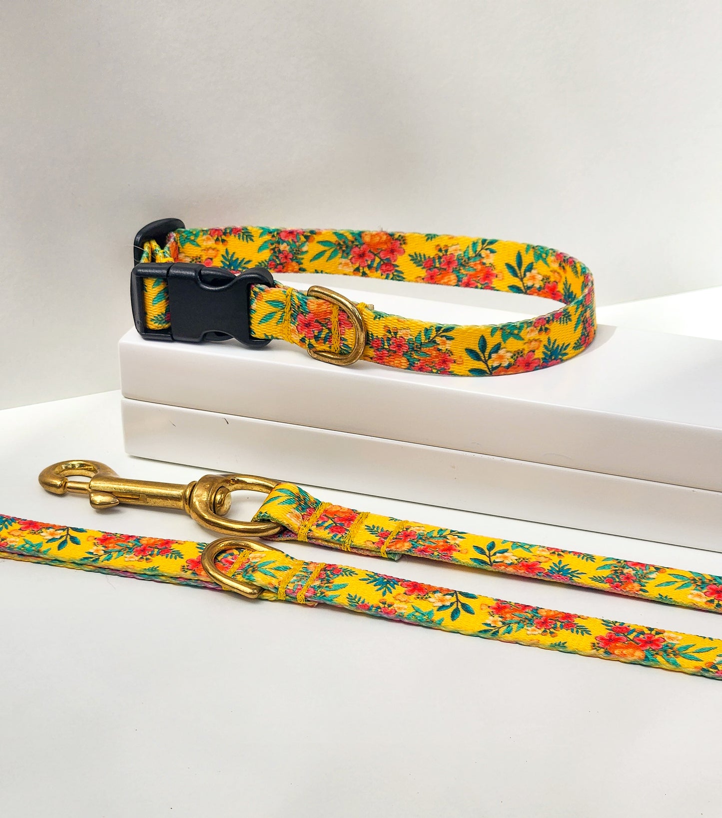 Yellow Hawaiian Collar + Lead Set